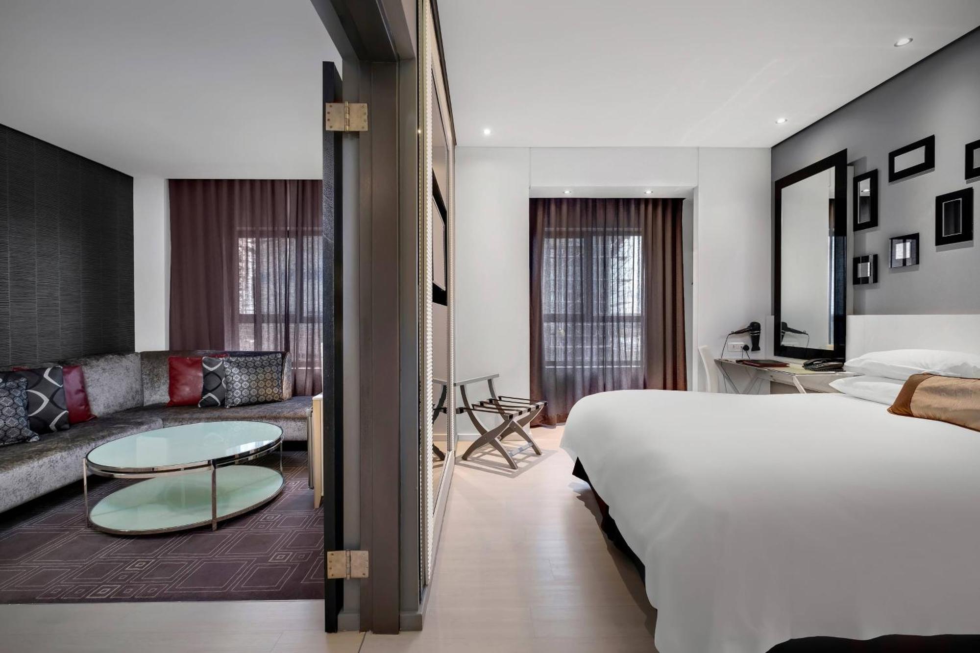 Protea Hotel Fire & Ice! By Marriott Pretoria Menlyn Exterior photo